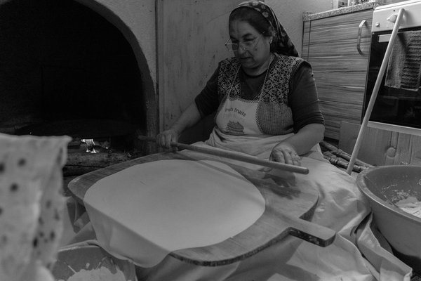 Comment préparer une pizza blanche aux champignons et fromage de chèvre?