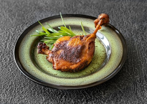 Quels sont les secrets pour réussir un confit de canard tendre et savoureux?