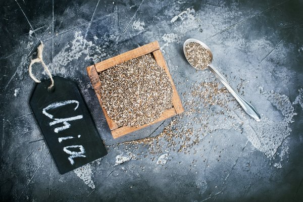 Quelles sont les meilleures pratiques pour préparer des plats à base de graines de chia dans un restaurant de cuisine saine?